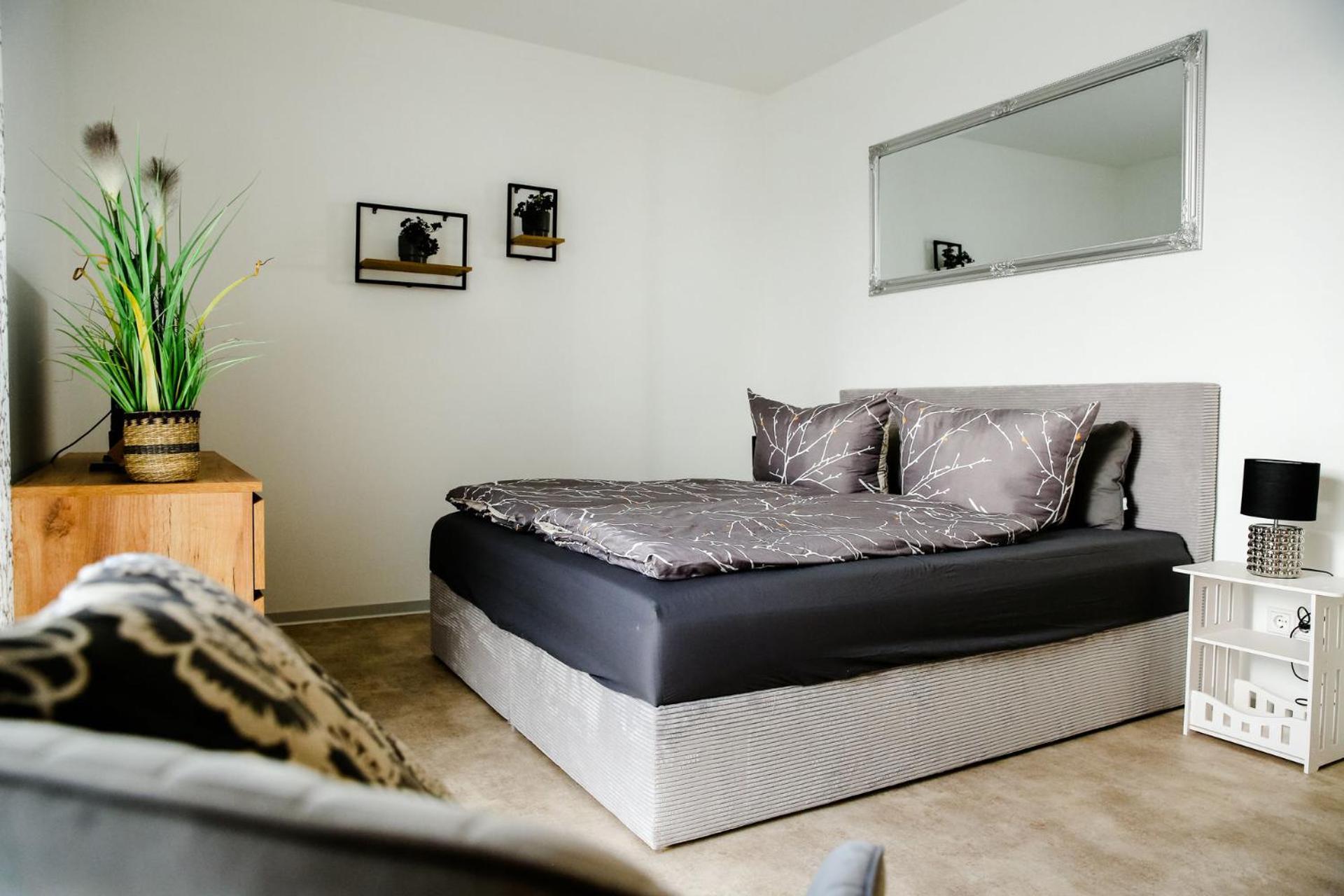 Apartmenthaus Windland Pouch Ngoại thất bức ảnh